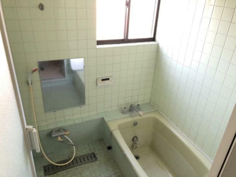 浴室 ・風呂 ゆったりとくつろげるバスルーム。窓があり通風も良く換気もしやすいです。