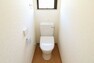 トイレ 【2Fトイレ】2カ所に省エネ仕様のトイレ！2階から階段を降りなくてもいいので、お部屋からの移動が短縮できます。