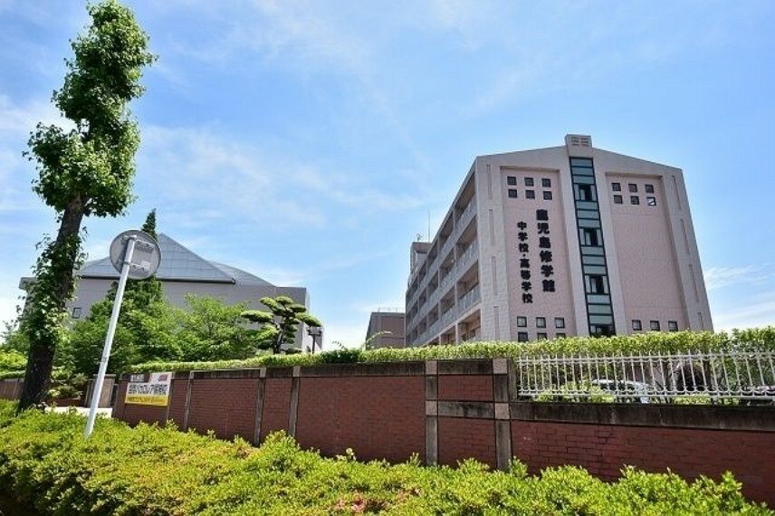 中学校 鹿児島修学館中学校・高等学校【鹿児島修学館中学校・高等学校】鹿児島市永吉2丁目にある私立の中高一貫校です。教育目標　「みんなが学ぶことの楽しさを知り、学び続ける力を身につける」校訓　「