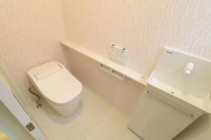トイレ 【トイレ】1Fトイレ、タンクレストイレで広々とした空間