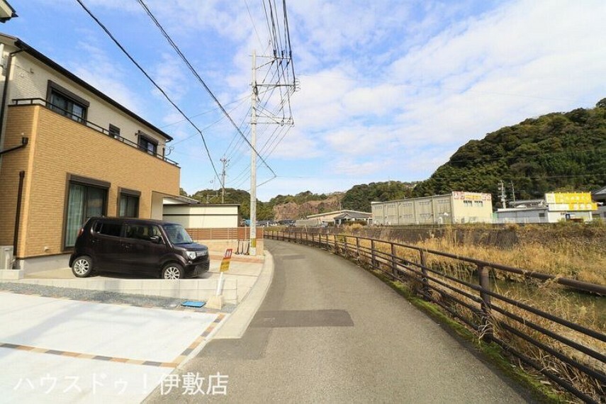 現況写真 【前面道路】東側前面道路