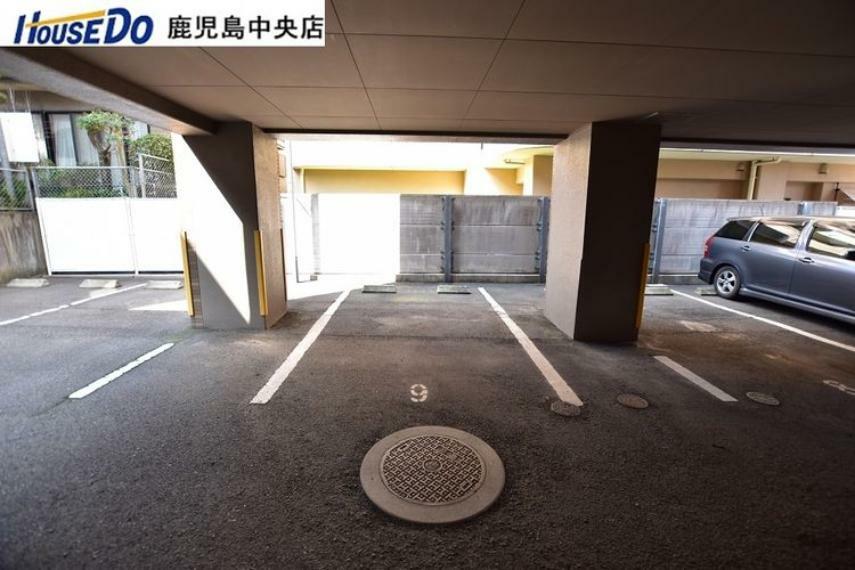 駐車場 【駐車場】平置き駐車場です