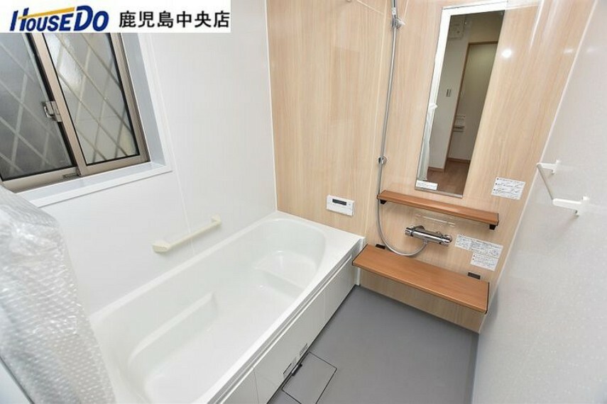 浴室 【浴室】浴室暖房乾燥機付きの浴室です！窓付きで自然換気もできます