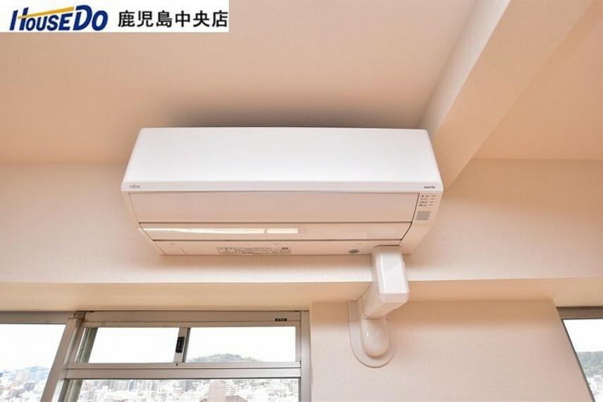 冷暖房・空調設備 【エアコン】リビングにエアコンが一台ついています！