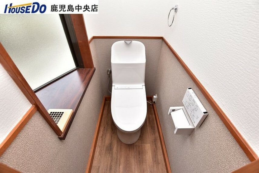トイレ 【1階トイレ】温水洗浄便座機能付き！