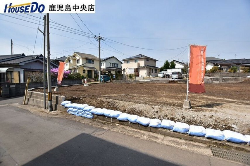 現況写真 南西角地【敷地面積169.15m2（51.16坪）】建築条件なし！3面角地です！