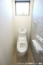 トイレ 1・2階共に温水洗浄便座を完備しました。タンク一体型でお掃除も簡単です。