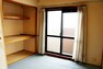 LDK横の和室。こちらの物件は全てのお部屋に窓があります 明るい室内になりますね。