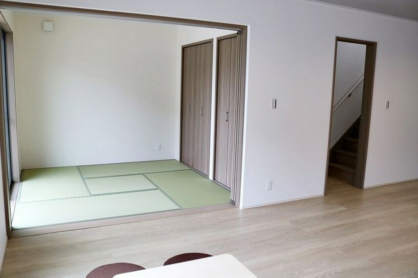 居間・リビング 4.5帖の和室はお子様のお昼寝スペースにいかがでしょうか。