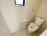 トイレ 節水型の温水洗浄トイレが1.2階ともに標準装備！窓付きで換気もしやすい！