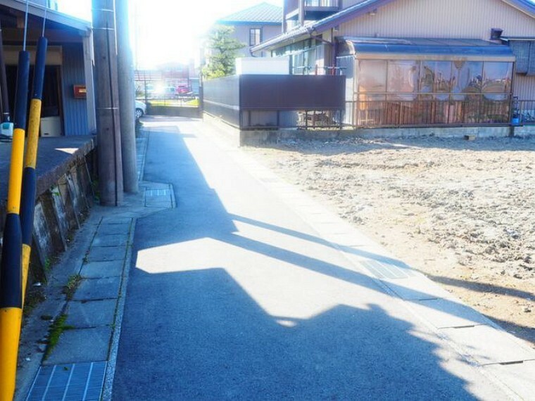 現況写真 前面道路含む現地写真