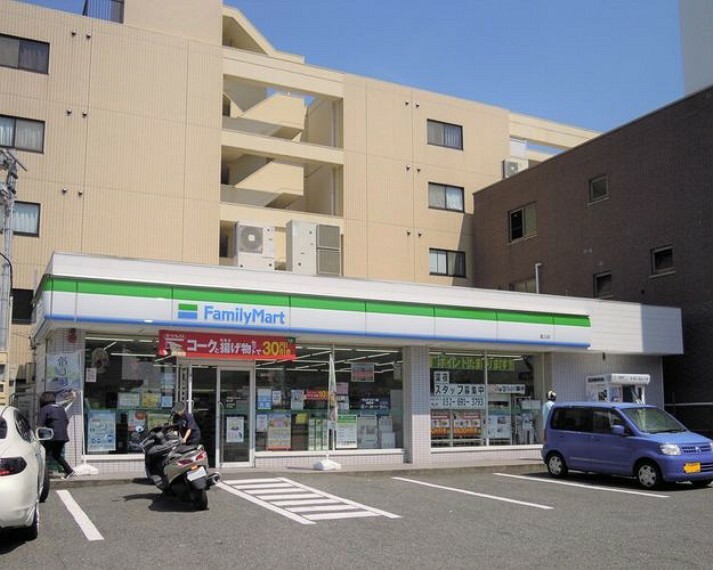 コンビニ ファミリーマート駈上店