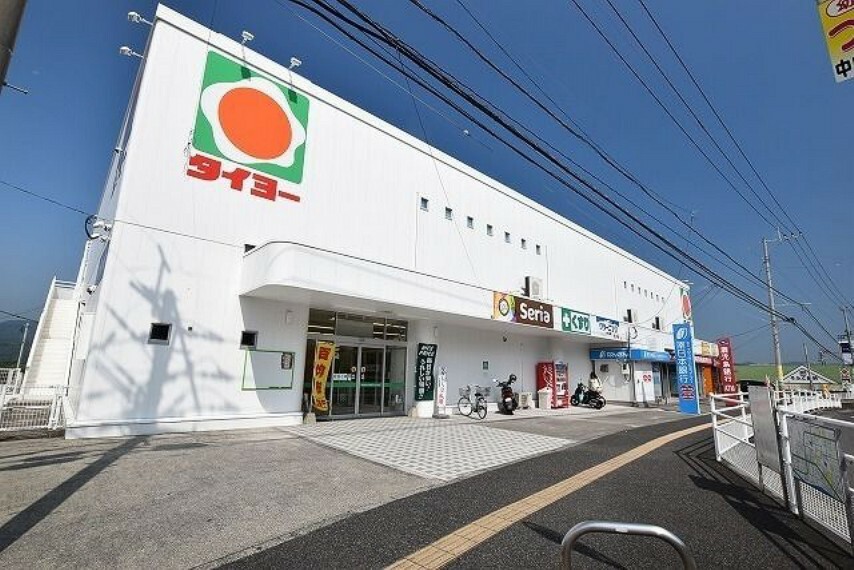 スーパー タイヨー中山店 株式会社タイヨーは鹿児島の生鮮食品販売企業。地域の方々が日常良く利用するスーパーです。中山団地の中心地にあります。