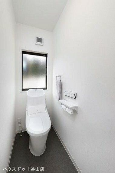 HOLLYWOOD HILLS ”VILLAX五位野モデル”のリビングの2階トイレ