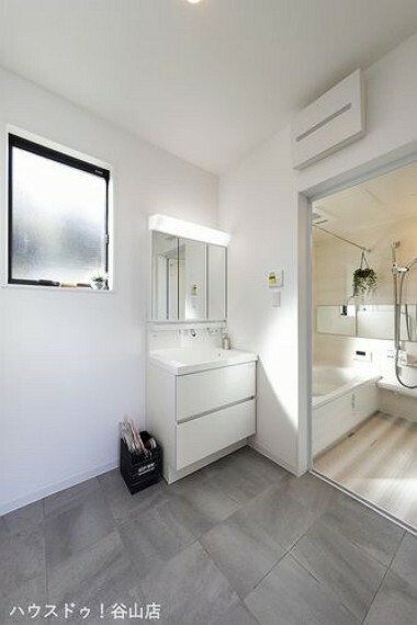 HOLLYWOOD HILLS ”VILLAX五位野モデル”の洗面所