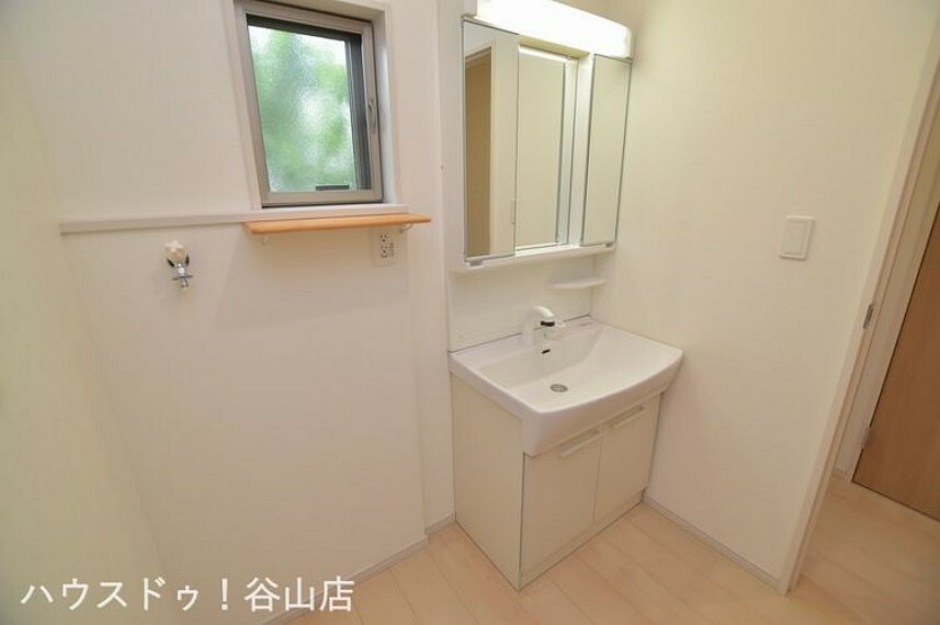 洗面化粧台 ”JR坂之上駅近くの築浅の売家”の洗面室