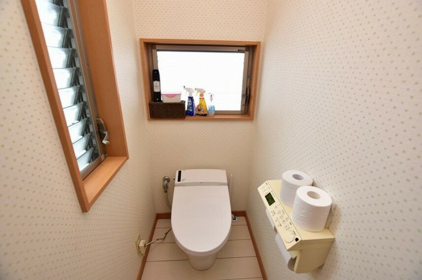 ”錦江台小学校近くの太陽光パネル付きの築浅の売家”の2階トイレ