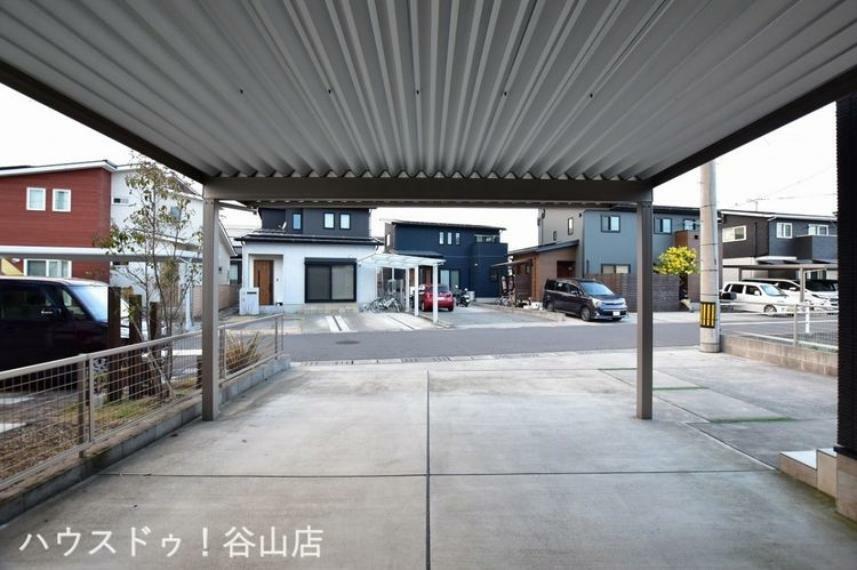 駐車場 ”清和小学校近くの築浅の売家”の駐車場 カーポート付き