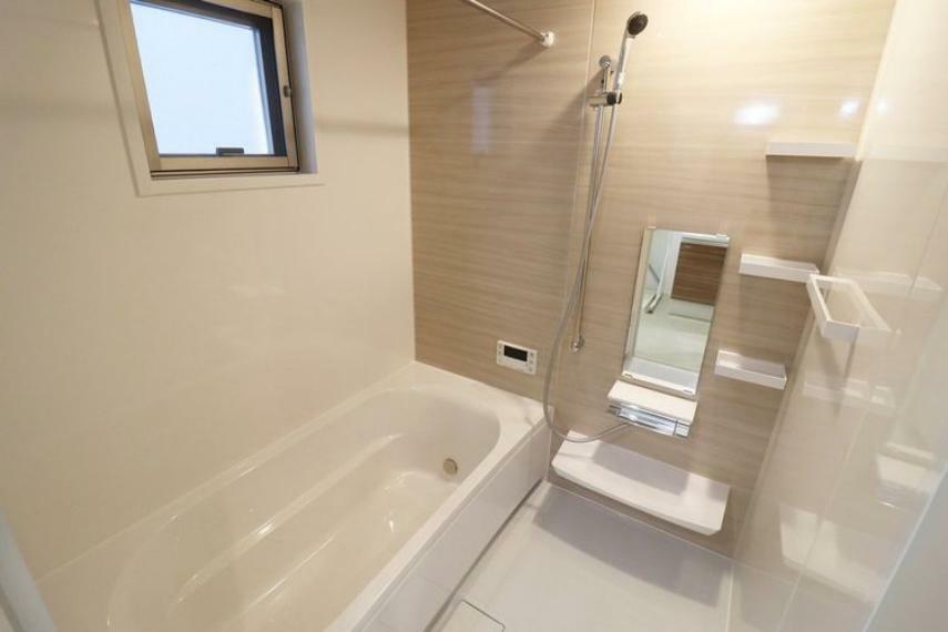 浴室 浴室/水はけがよく凸凹が足裏をしっかり捉え滑りにくい安心構造