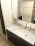 洗面化粧台 ハンドシャワー付き洗面台。広い洗面ボウルでは楽にシャンプーや手洗い洗濯ができます。