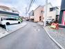 現況写真 【前面道路】セットバック済の富士市道（幅員約4m）に接しております。道路への間口も広くとれているので、車の出し入れも容易です。ぜひ現地をご覧ください。