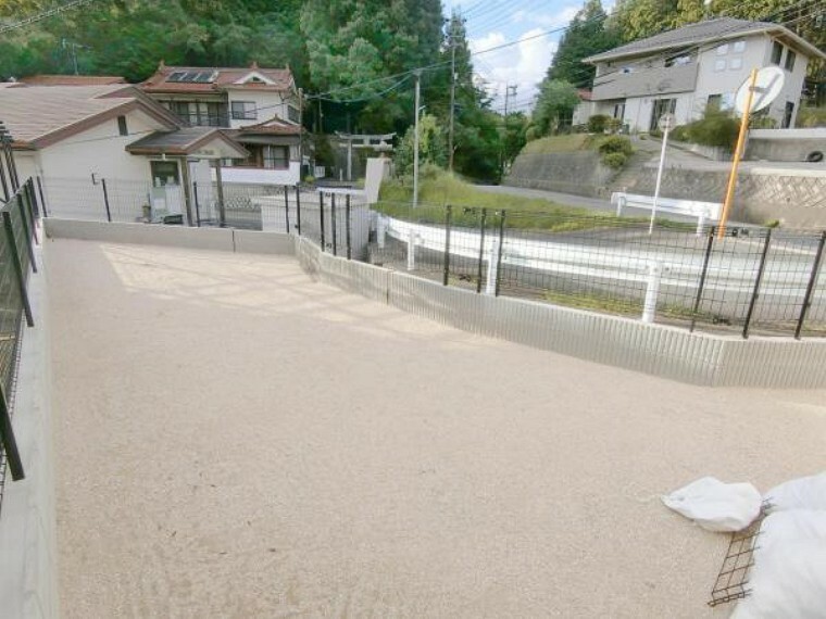 庭 車などの心配もなくお子様を遊ばせたり菜園スペースとしてもよさそうです。