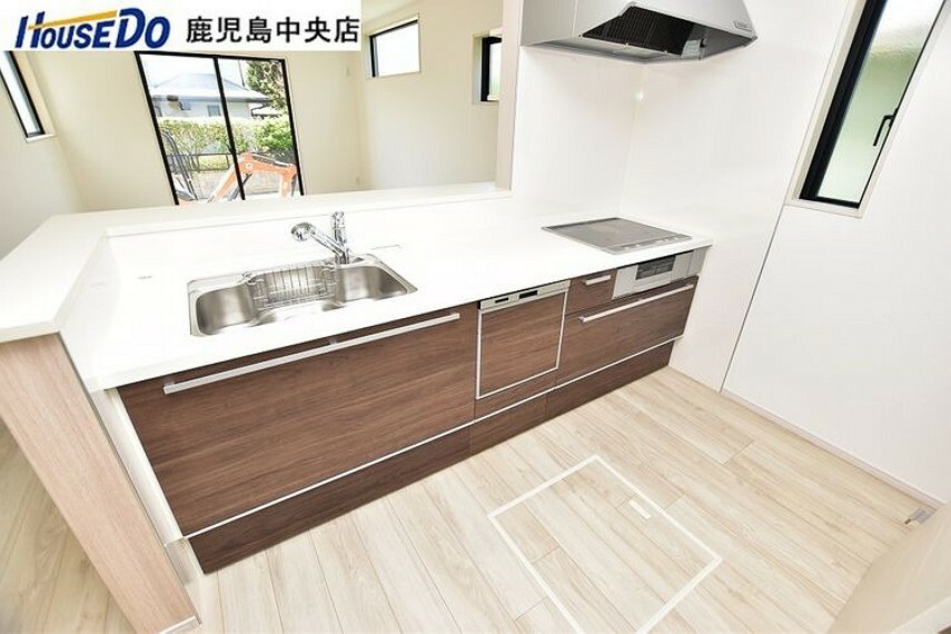 キッチン 【キッチン】IHクッキングヒーター、浄水機能付き水栓、食器洗浄乾燥機付きの対面式キッチンです