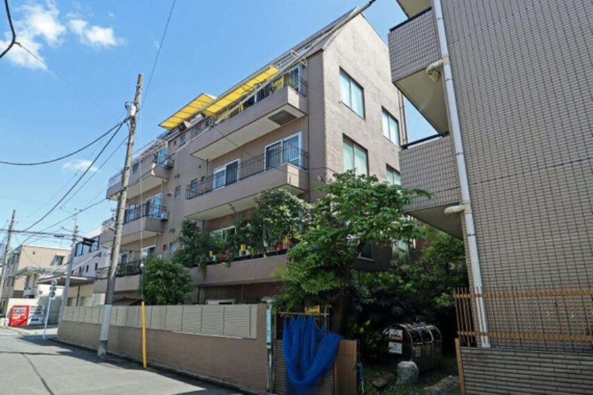 外観（北西側から）。東京メトロ丸ノ内線「中野新橋」駅徒歩約2分とアクセス便利な駅近マンションです。