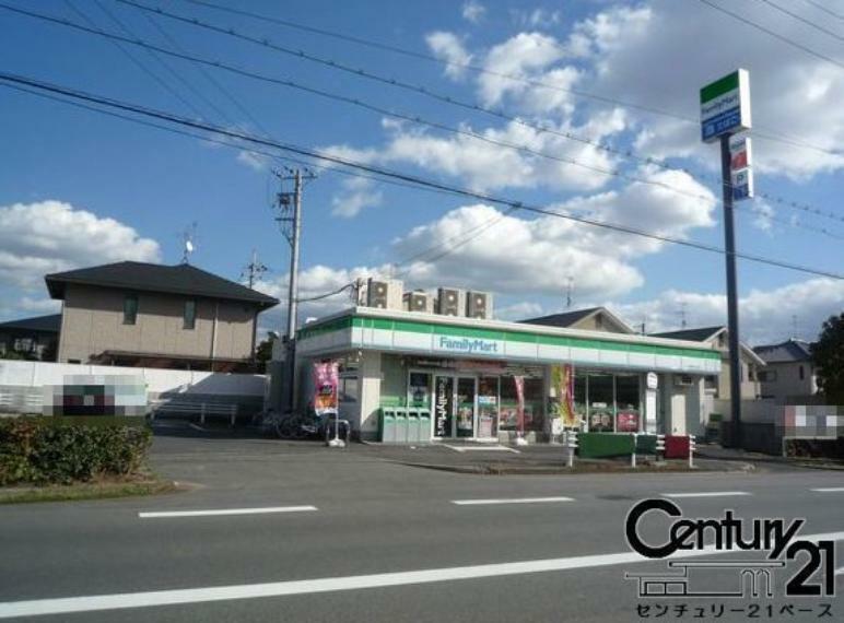 コンビニ ファミリーマート上牧桜ヶ丘店