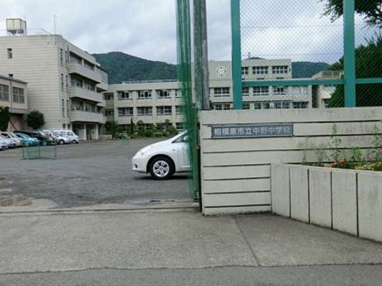 中学校 【中学校】中野中学校まで1679m