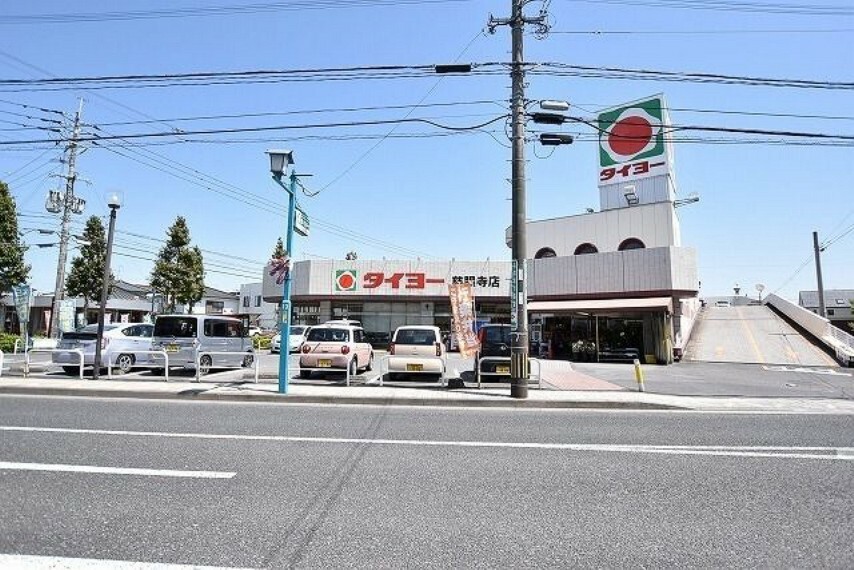 スーパー タイヨー慈眼寺店【タイヨー慈眼寺店】は、鹿児島市谷山中央6丁目33番1号に位置するじげんじ通り近くのスーパーです。取扱品目は主に「生鮮食品・日配品・一般食品・日用雑貨・お酒」です。駐車場があります