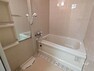 浴室 保守状況良好の浴室。外壁はカビ出にくいタイル張りにアレンジされています。［2023年7月23日撮影］