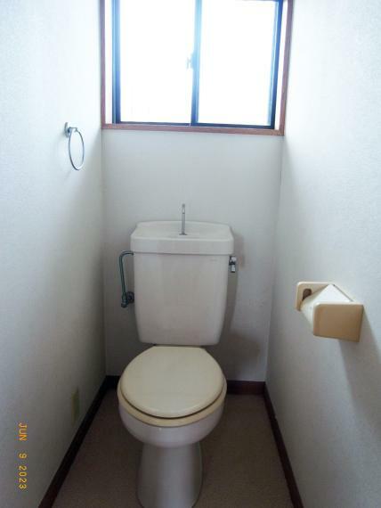トイレ 2階トイレ 室内（2023年6月）撮影