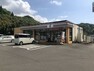 コンビニ セブンイレブン 鹿児島千年橋店【セブンイレブン鹿児島千年橋店】コンビニエンス ストアのチェーン。軽食や飲み物をはじめ、売店で扱うさまざまな商品を用意。