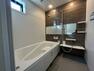 浴室 半身浴も楽しめる一坪タイプの浴室です。乾きやすく滑りにくい快適仕様でお掃除ラクラク。