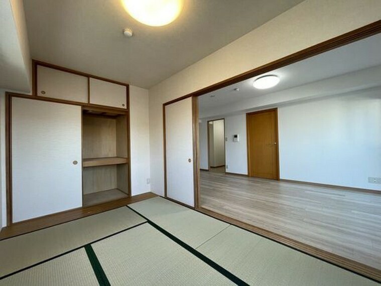 和室 和室は心落ち着く空間。家族団らんや来客時の客間等々、多目的に活用出来る便利なスペースです。