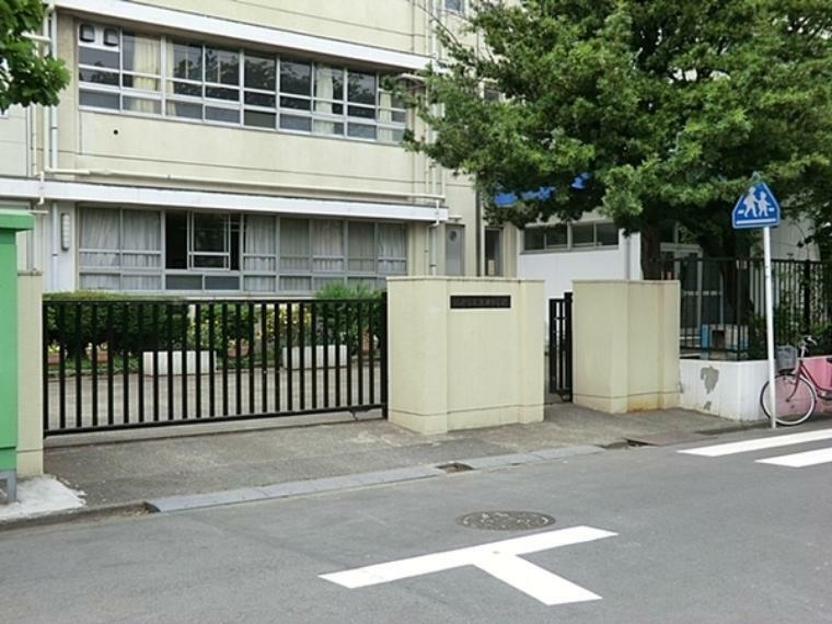 中学校 川崎市立渡田中学校 生徒が毎日を生き生きと生活することができ、学習面も合わせて充実感・達成感を持てる喜びの場としての学校づくりをめざす。