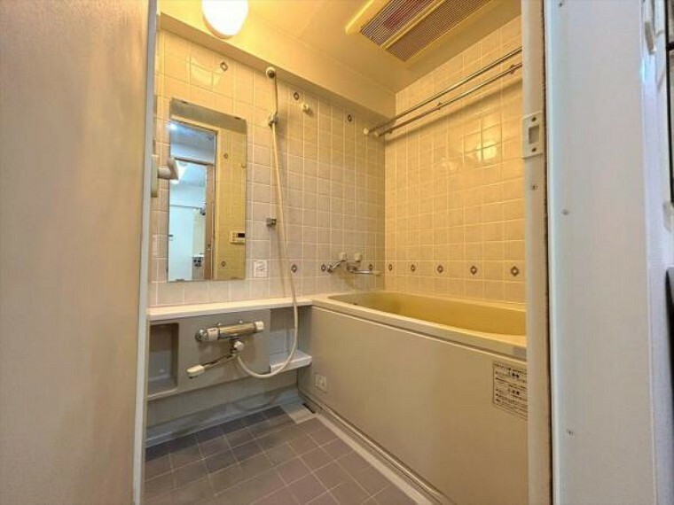 浴室 落ち着いた雰囲気のバスルーム