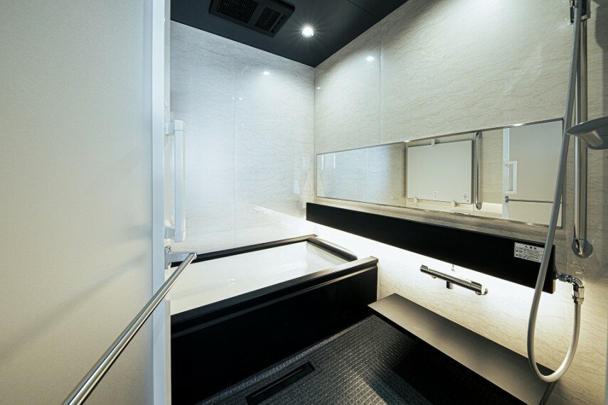 浴室 8-78号地8-78号地　高級感のある色合いと、1坪超のスペースを確保し、ゆったりとした入浴が可能です。