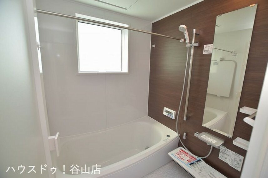浴室 ”中山小学校近くの太陽光搭載の新築”の浴室