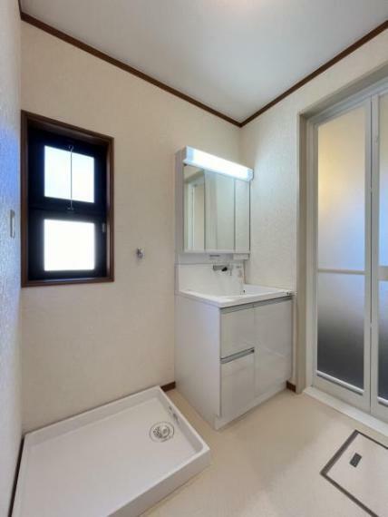 洗面化粧台 【リフォーム済】2階洗面室の写真です。こちらは洗面台を交換しました。