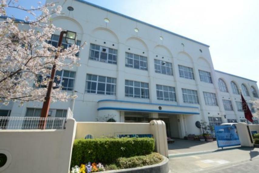 小学校 【小学校】神戸市立本山第二小学校まで542m