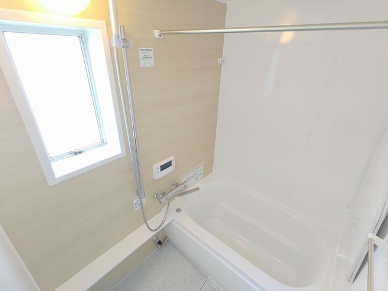浴室は雨の日のお洗濯も安心の浴室暖房乾燥機付き！
