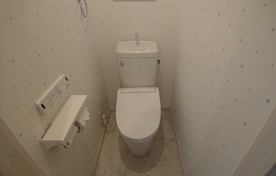 トイレ 1階　手洗い付ウォシュレットトイレ　ペーパーホルダー