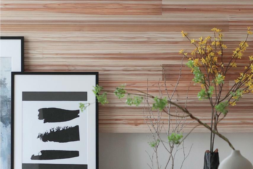 構造・工法・仕様 SUGINOKA  国産杉の香りにやすらぎ、赤身と白太の異なる表情を組み合わせた色味の変化もたのしめる壁材
