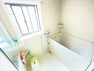 浴室 窓の付いた明るい浴室！風通しも良く換気をして清潔に保てます！