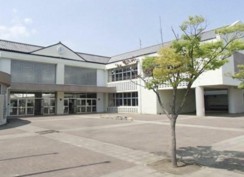 小学校 【小学校】小川町立みどりが丘小学校まで300m