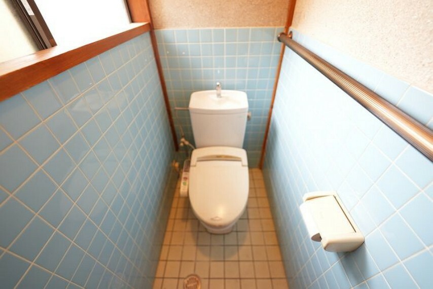 トイレ トイレは温水洗浄便座です。