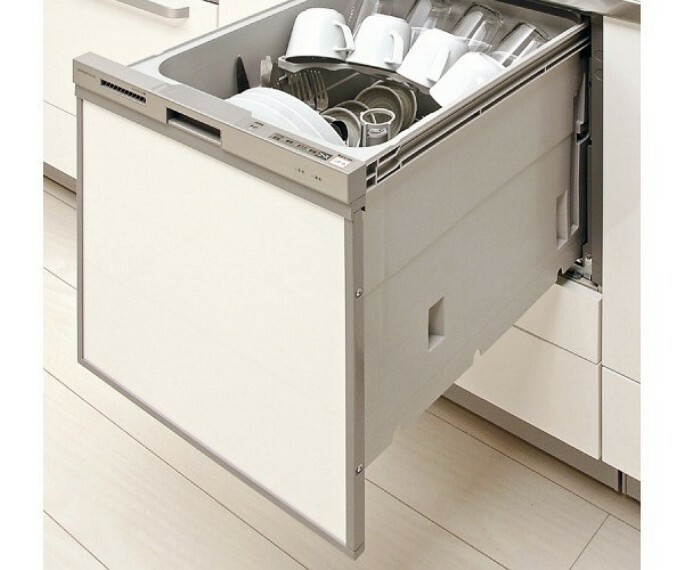 ビルトインタイプ食器洗い乾燥機なら、カウンター上はいつもすっきりで、今まで手洗いにかけていた時間をご家族との時間に使えます。