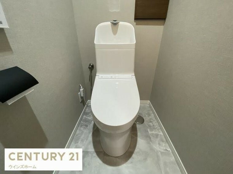 トイレ 新規交換済みのトイレはウォッシュレットが内蔵されているので使用後はスッキリと爽快な使い心地です！